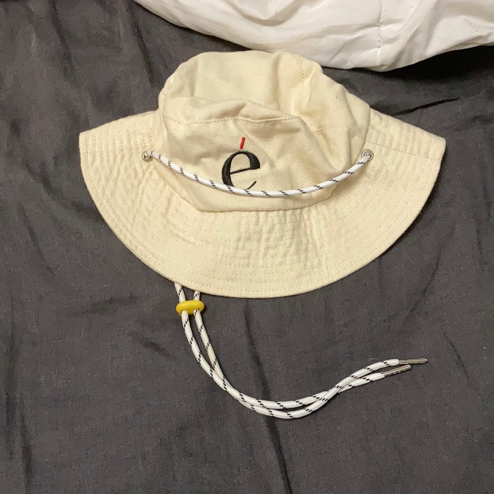 Eliou Hat